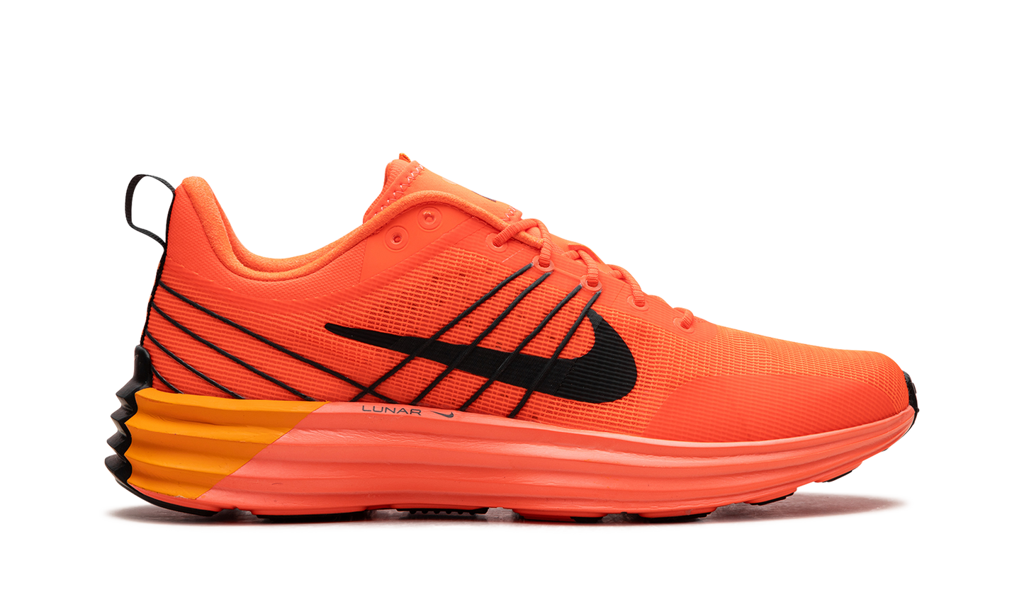 Lunar Roam "Hyper Crimson" HJ9145 809