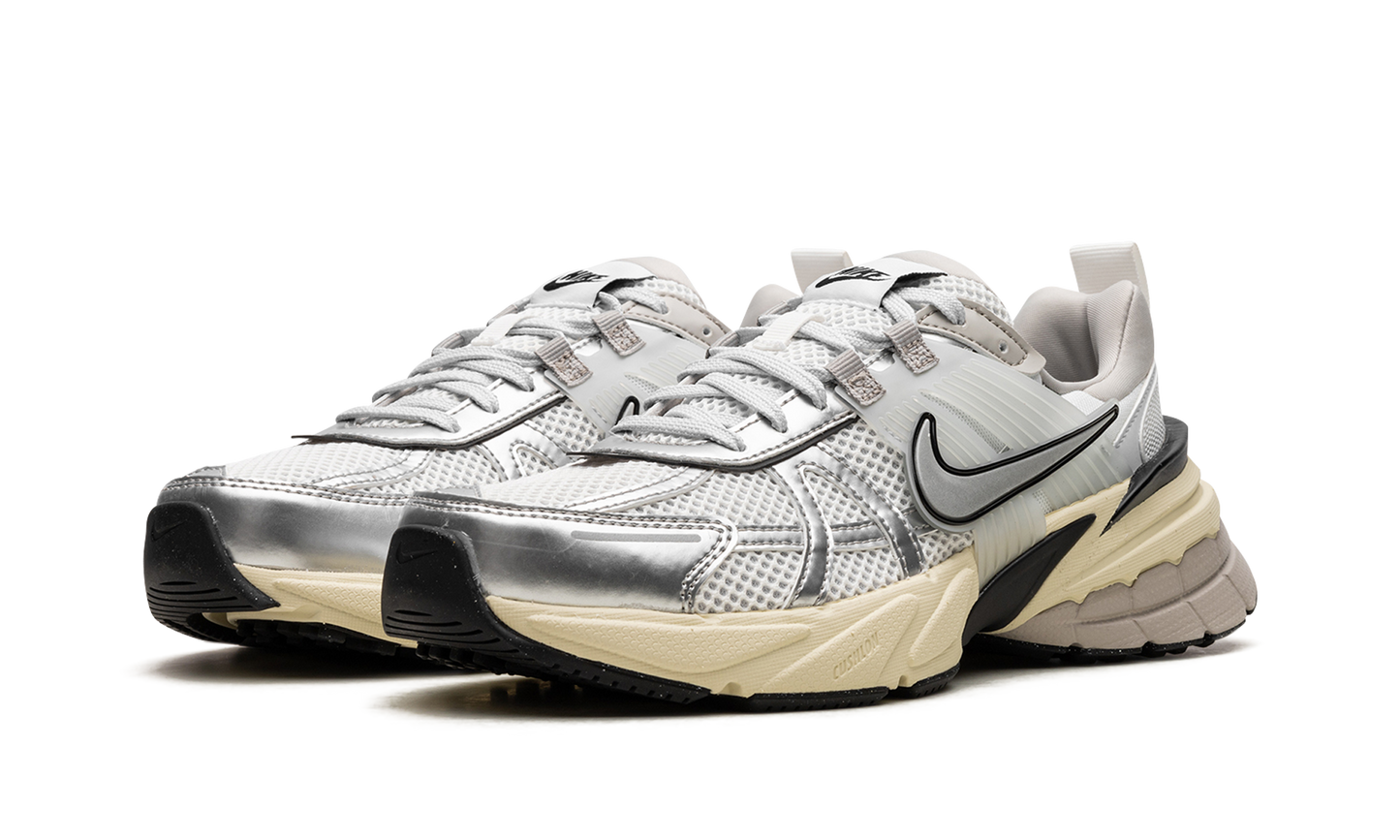 V2K RUN WMNS "Metallic Silver" FD0736 100