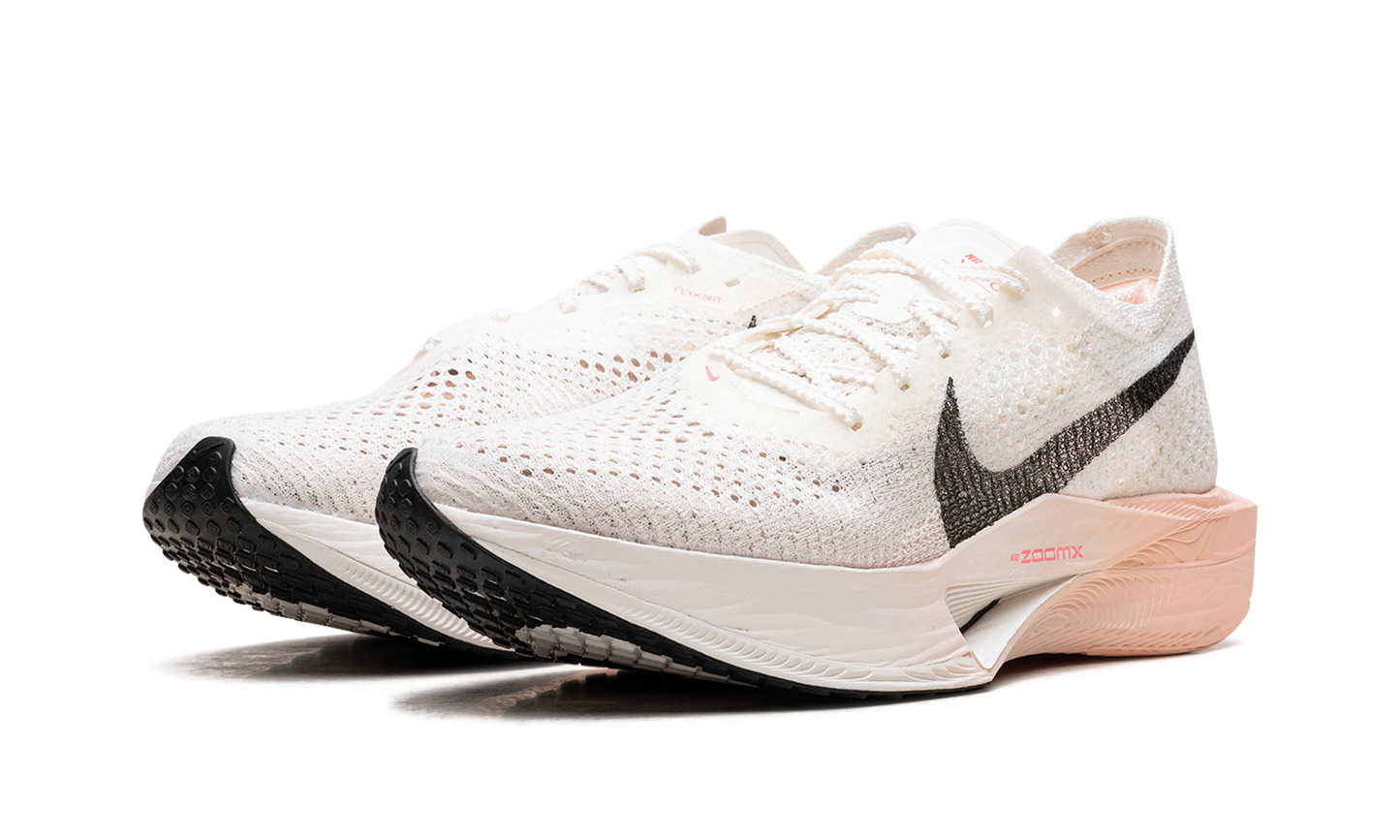 ZoomX Invincible Run 3 "Sail Guava Ice" DV4129 103
