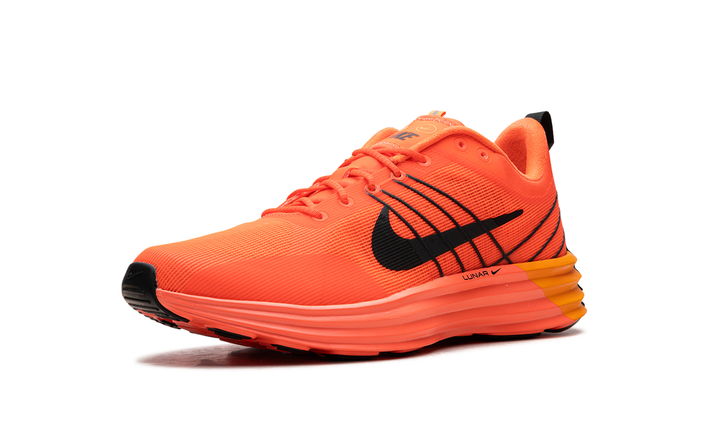 Lunar Roam "Hyper Crimson" HJ9145 809