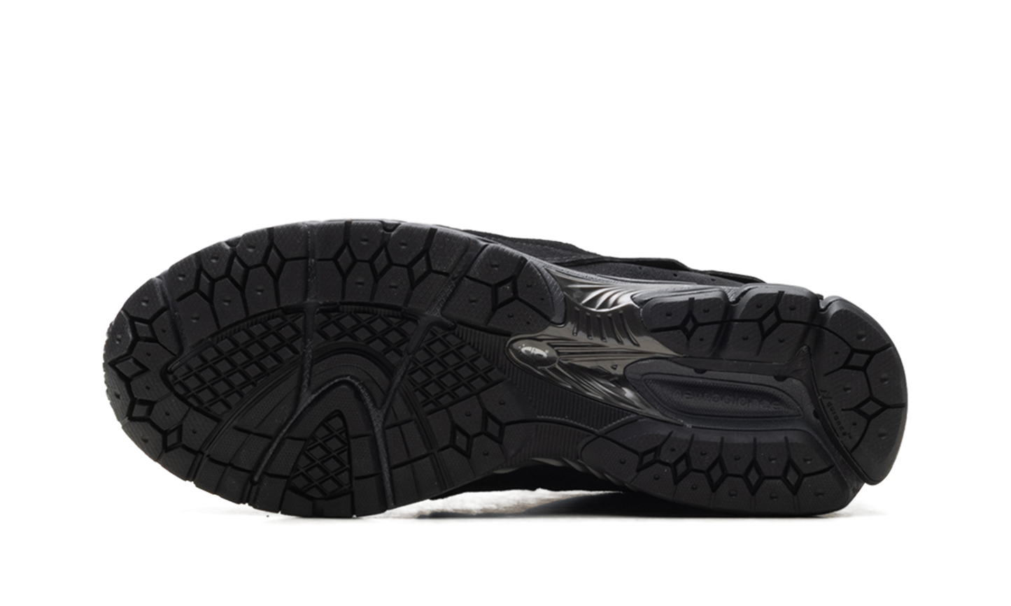 2002R Gore-Tex "Protection Pack - Black" U20023MB