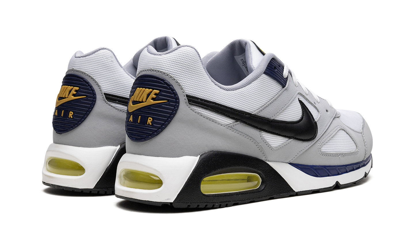 Air Max IVO 580518 102