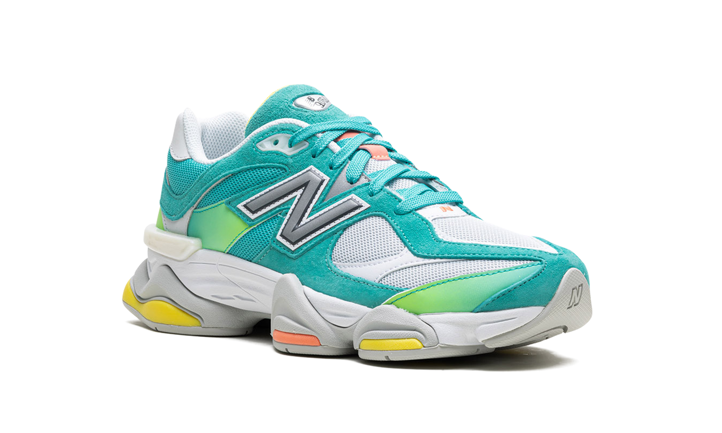 9060 "Cyan Burst" U9060DBT