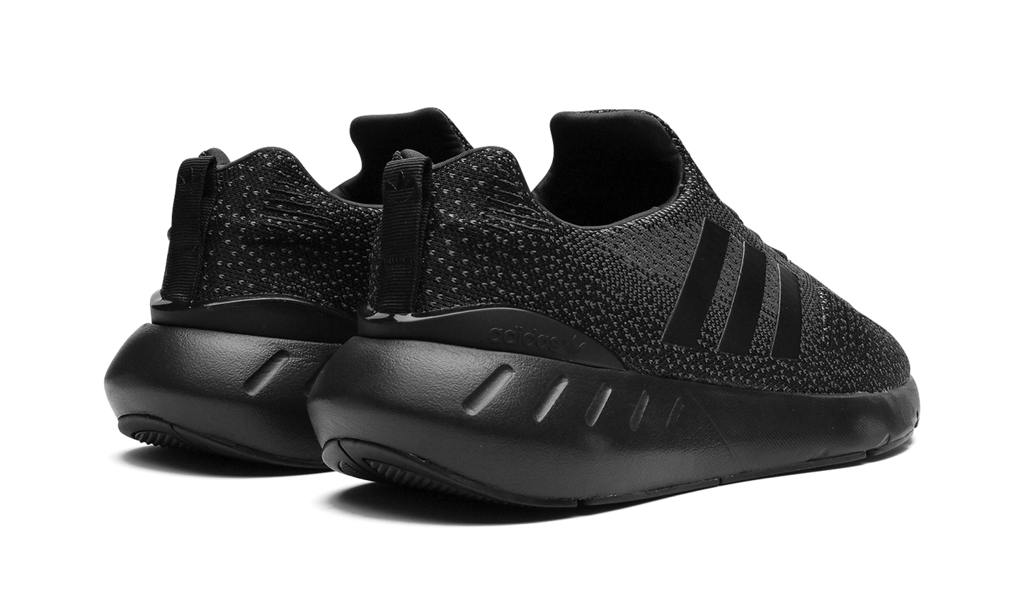 Swift Run 22 "Blackout" GZ3500