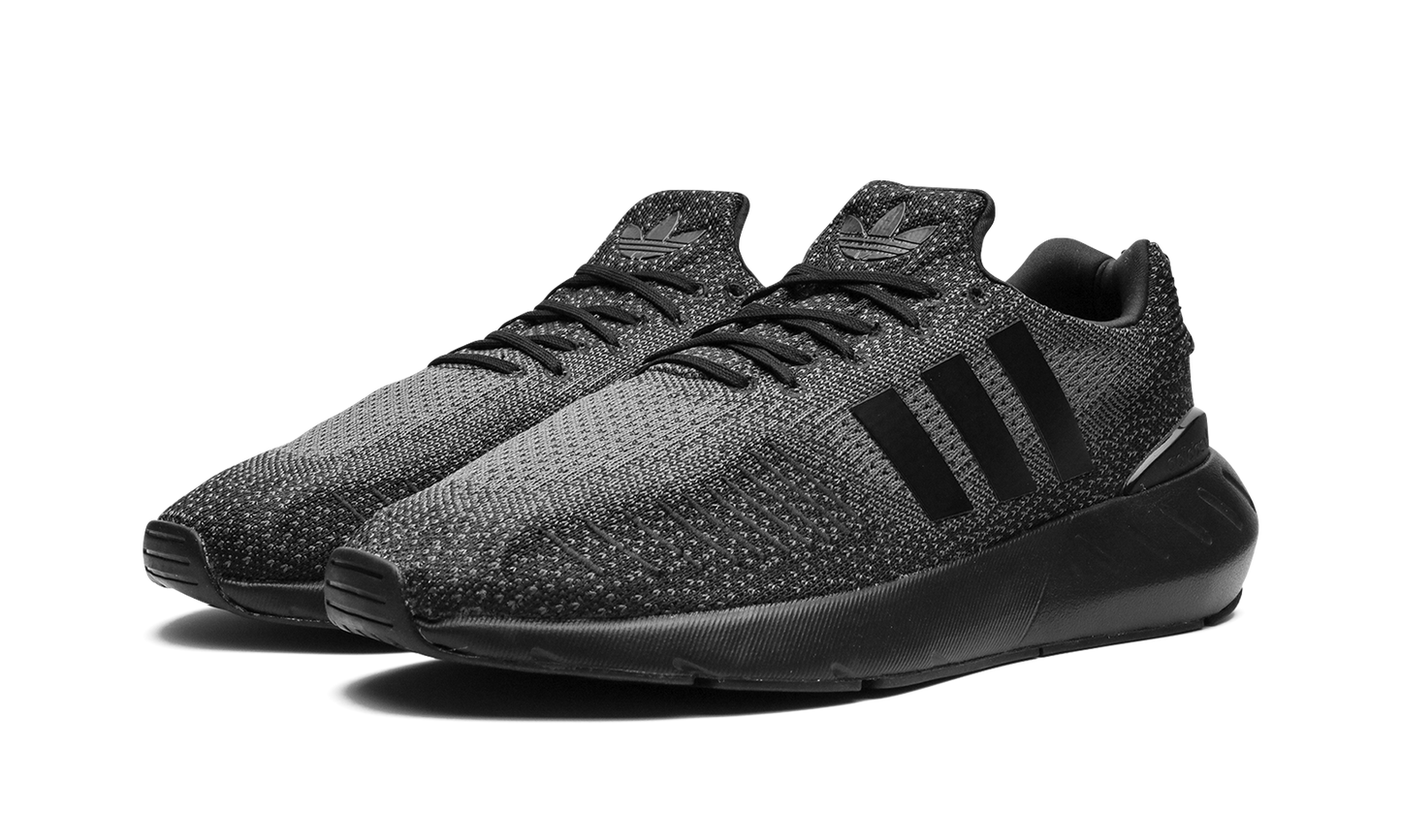 Swift Run 22 "Blackout" GZ3500