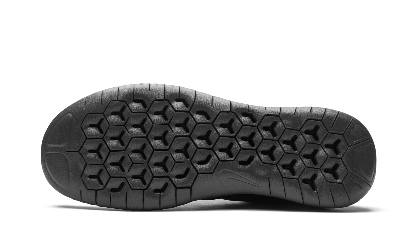 Free RN 2018 "Triple Black" 942836 002