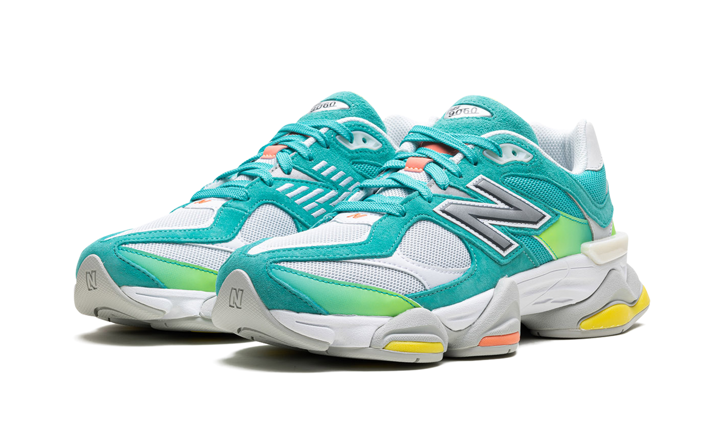 9060 "Cyan Burst" U9060DBT