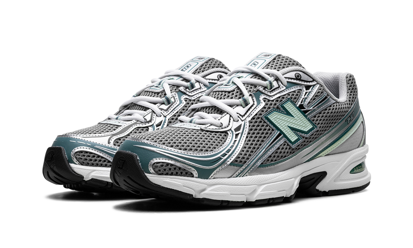 740v2 "Silver Metallic New Spruce" U740NC2
