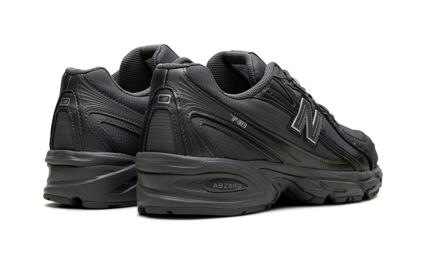 740 "Castlerock Silver Metallic" U740SS2