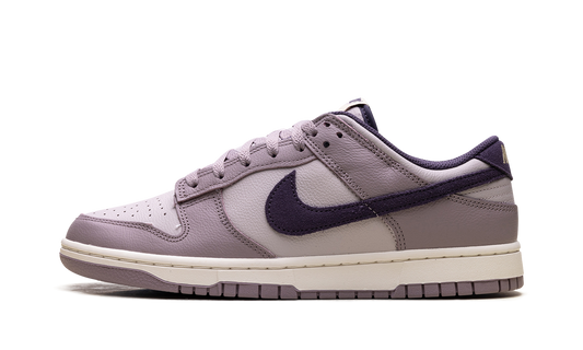 Dunk Low SE "Light Violet Ore" HQ3642 202