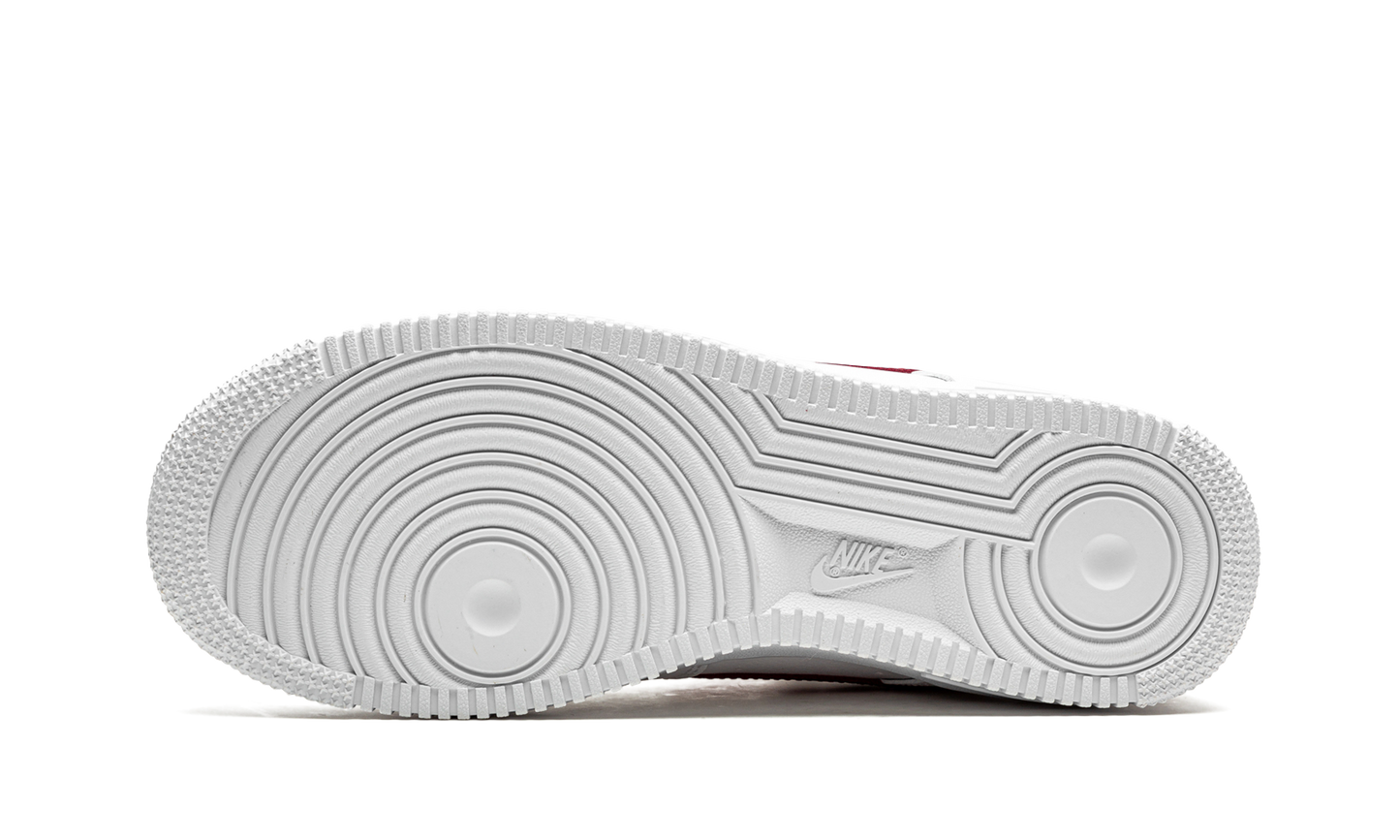 AIR FORCE 1 LO ESSENTIAL MNS WMNS "White / Gym Red"