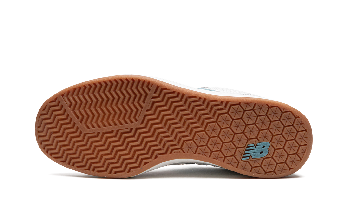 440 "Light Grey/Aqua Sea" NM440GNG